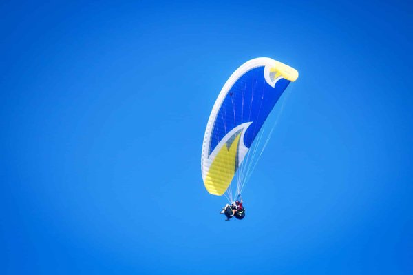Pourquoi choisir Aéroparapente pour votre baptême de parapente au puy de Dôme ?
