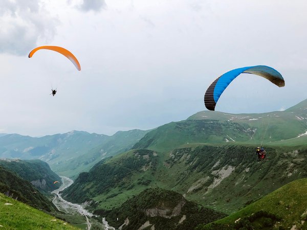 Défiez la gravité : Offrez-vous un vol en parapente sensationnel !