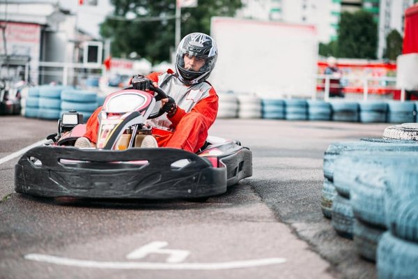 Faire du karting à Lyon : une séance indoor ou outdoor ?